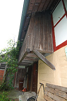 Laubengang auf der nördlichen Traufseite / Ehem. Gasthof Linde in 88693 Deggenhausertal, Lellwangen (24.09.2012 - A. Kuch) Laubengang auf der nördlichen Traufseite / Ehem. Gasthof Linde in 88693 Deggenhausertal, Lellwangen (24.09.2012 - A. Kuch)