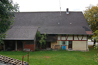 Nördliche Traufseite; westliche Querzone mit bauzeitlicher Bockbohlenwand im EG und einriegeligem Fachwerk im OG. / Ehem. Gasthof Linde in 88693 Deggenhausertal, Lellwangen (24.09.2012 - A. Kuch) Nördliche Traufseite; westliche Querzone mit bauzeitlicher Bockbohlenwand im EG und einriegeligem Fachwerk im OG. / Ehem. Gasthof Linde in 88693 Deggenhausertal, Lellwangen (24.09.2012 - A. Kuch)