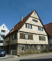 Straßenansicht (Sept. 2013) / Wohnhaus in 70734 Fellbach (02.09.2013 - strebewerk. Stuttgart) Straßenansicht (Sept. 2013) / Wohnhaus in 70734 Fellbach (02.09.2013 - strebewerk. Stuttgart)