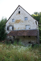Rückwärtiger Giebel / Alte Mühle in 79804 Dogern (15.07.2013 - Burghard Lohrum) Rückwärtiger Giebel / Alte Mühle in 79804 Dogern (15.07.2013 - Burghard Lohrum)