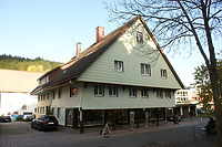 Straßengiebel / Baukomplex in 78120 Furtwangen, Furtwangen im Schwarzwald (24.10.2013 - Lohrum Burghard) Straßengiebel / Baukomplex in 78120 Furtwangen, Furtwangen im Schwarzwald (24.10.2013 - Lohrum Burghard)