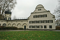 Ostansicht mit Altan / Meierei in 88045 Friedrichshafen (22.11.2013 - Anja Krämer) Ostansicht mit Altan / Meierei in 88045 Friedrichshafen (22.11.2013 - Anja Krämer)