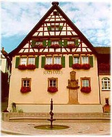 Ansicht Südfassade (21. Jh.) / Rathaus in 79353 Bahlingen (http://www.bahlingen.de) Ansicht Südfassade (21. Jh.) / Rathaus in 79353 Bahlingen (http://www.bahlingen.de)
