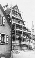 Ansicht Südfassade (um 1951) / Rathaus in 79353 Bahlingen (Bildindex Foto Marburg: LAD BW/Freiburg, Microfiche-Scan mi04875b11) Ansicht Südfassade (um 1951) / Rathaus in 79353 Bahlingen (Bildindex Foto Marburg: LAD BW/Freiburg, Microfiche-Scan mi04875b11)