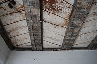 EG, bauzeitliche Bretterbalkendecke über dem Flur / Sog. Haus Rose in 88239 Wangen im Allgäu (23.07.2013 - A. Kuch) EG, bauzeitliche Bretterbalkendecke über dem Flur / Sog. Haus Rose in 88239 Wangen im Allgäu (23.07.2013 - A. Kuch)