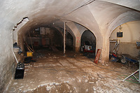 Gewölbekeller unter Vorderhaus mit Katzenkopfpflaster aus Argenkiesel / Sog. Haus Rose in 88239 Wangen im Allgäu (20.02.2014 - A. Kuch) Gewölbekeller unter Vorderhaus mit Katzenkopfpflaster aus Argenkiesel / Sog. Haus Rose in 88239 Wangen im Allgäu (20.02.2014 - A. Kuch)