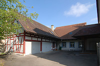 Hinterhof mit L-förmigem Nebengebäude von 1875 / Ehem. Klosterapotheke in 88529 Zwiefalten (11.07.2013 - A. Kuch)