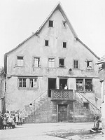 Südgiebel mit Freitreppe vor Renovierung (1969) / Ehem. Badhaus in 69412 Eberbach (Bildindex Foto Marburg)