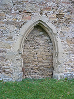 Ehemaliges Hauptportal an der Westseite der Überreste des Langhauses / Ottilienkapelle in 75031 Eppingen, Ottilienberg (20.11.2013 - strrebewerk. Riegler Läpple, Partnerschaft Diplom-Ingenieure)