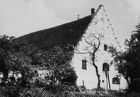 Ansicht gegen Nordwesten (um 1960/70) / Ehem. Zehntscheune (sog. Riese) in 78194 Immendingen-Ippingen (Bildindex Foto Marburg: LAD BW/Freiburg, Microfiche-Scan mi05892a09)